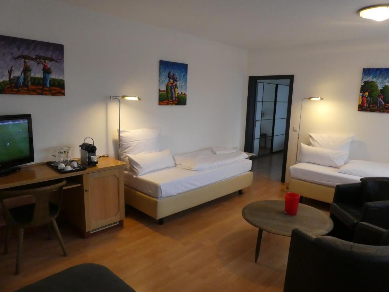 Hotel Restaurant Felderbock Nußloch Buitenkant foto